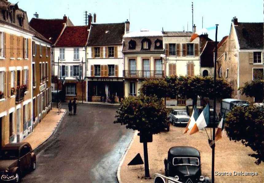 77 Rebais Place du Marche.jpg